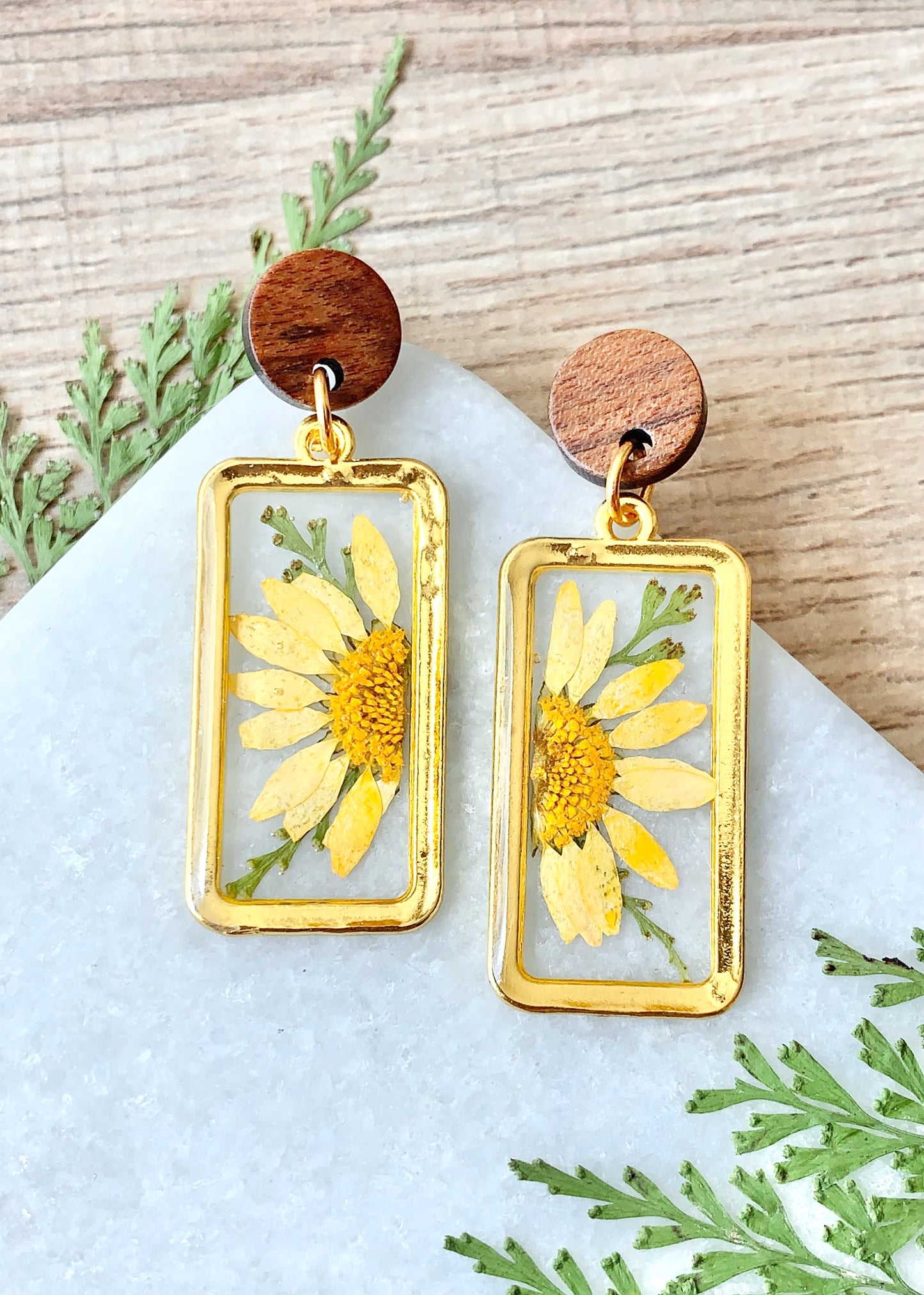 Rectangle Dangles Gold & Yellow Daisy