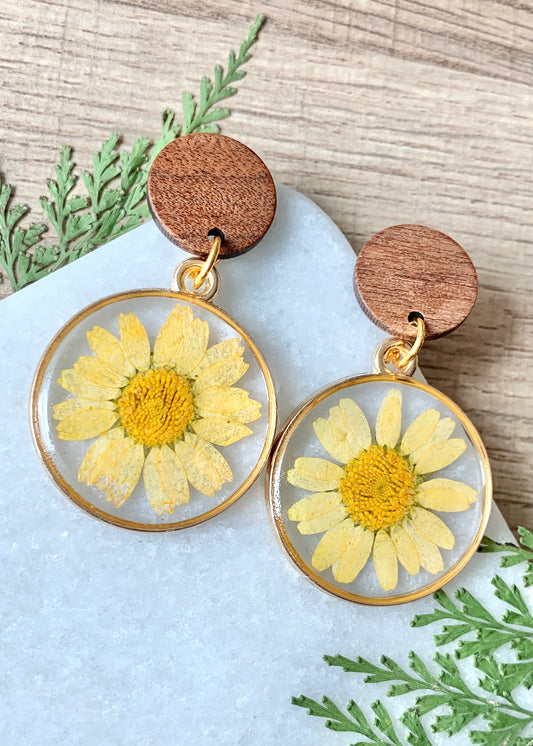 Circle Dangles - Wood & Yellow Daisy in Gold