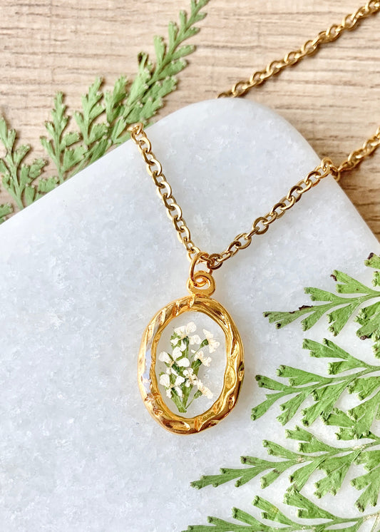 Mini Hammered Oval Necklace Gold & Queen Anne's Lace