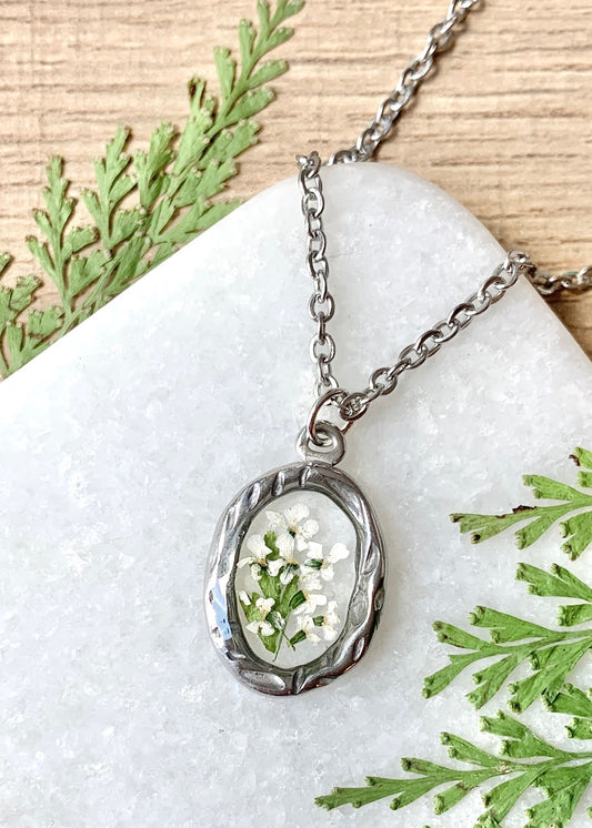 Mini Hammered Oval Necklace Silver & Queen Anne's Lace
