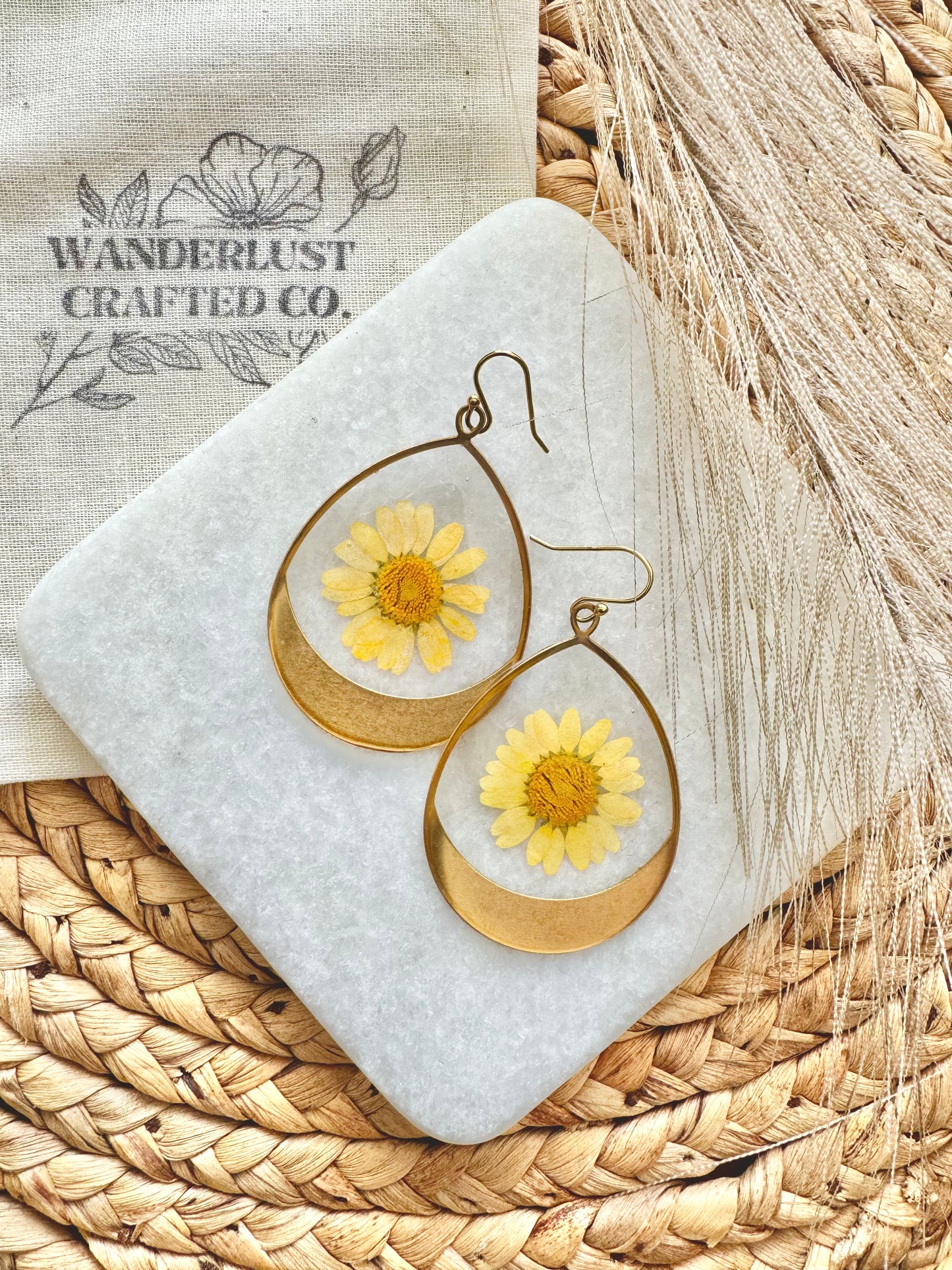 Large Teardrop Dangles Yellow Daisy